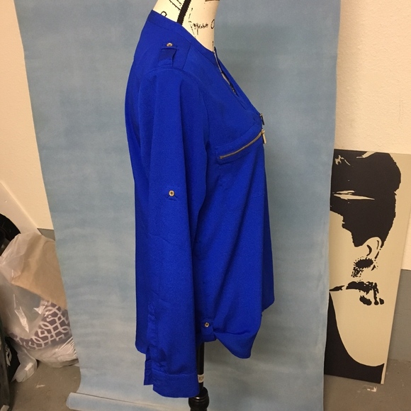 SOLD....NWOT CALVIN KLEIN Blue Button Down Blouse - Picture 2 of 5